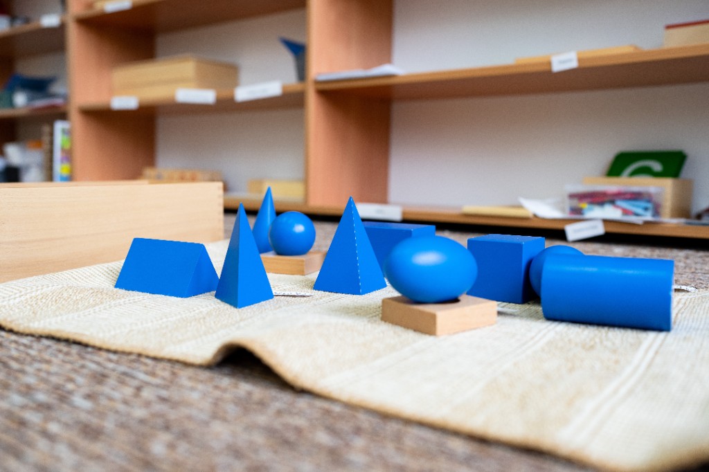 Montessori geometrická tělesa a pomůcky